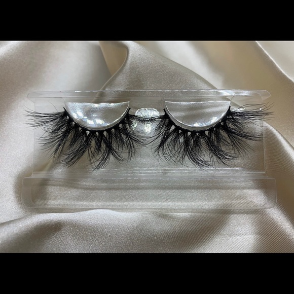 False lashes - Picture 1 of 2
